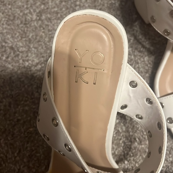 White strappy chunky heels - Picture 3 of 4